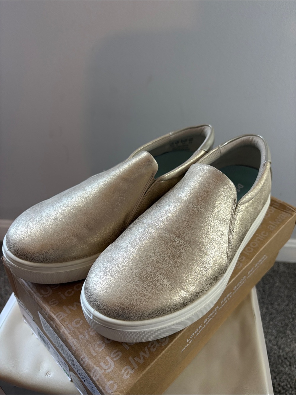 Easy Spirit Madison Cloud Gold Slip-On Sneakers Size 7.5 Wide